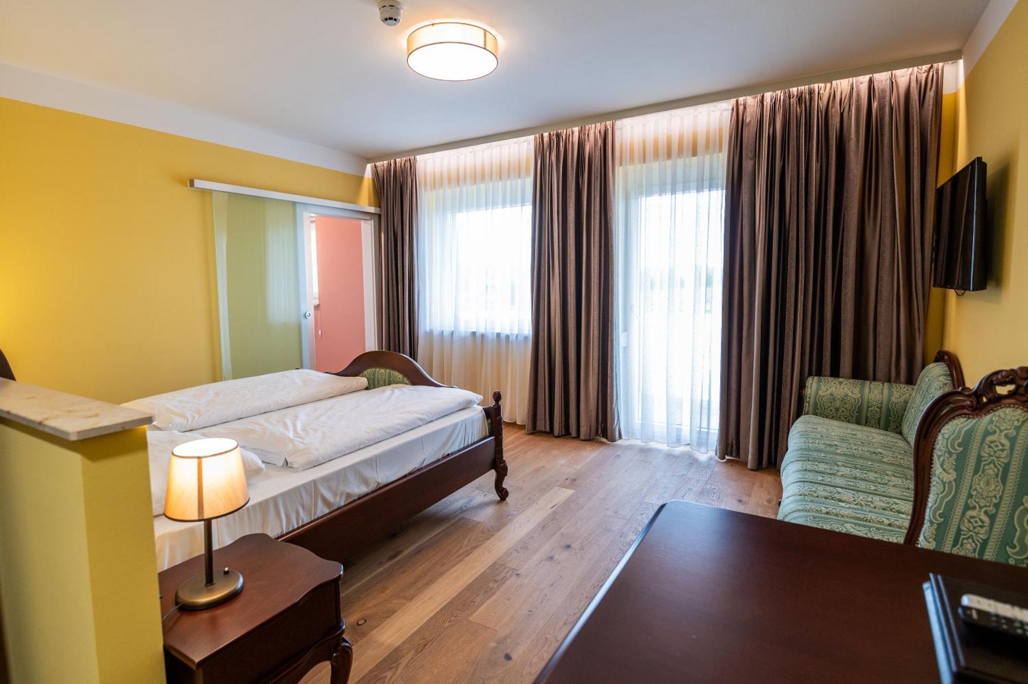 Vulkan Residenz Hotel I Self Check-In Schwarzautal Room photo