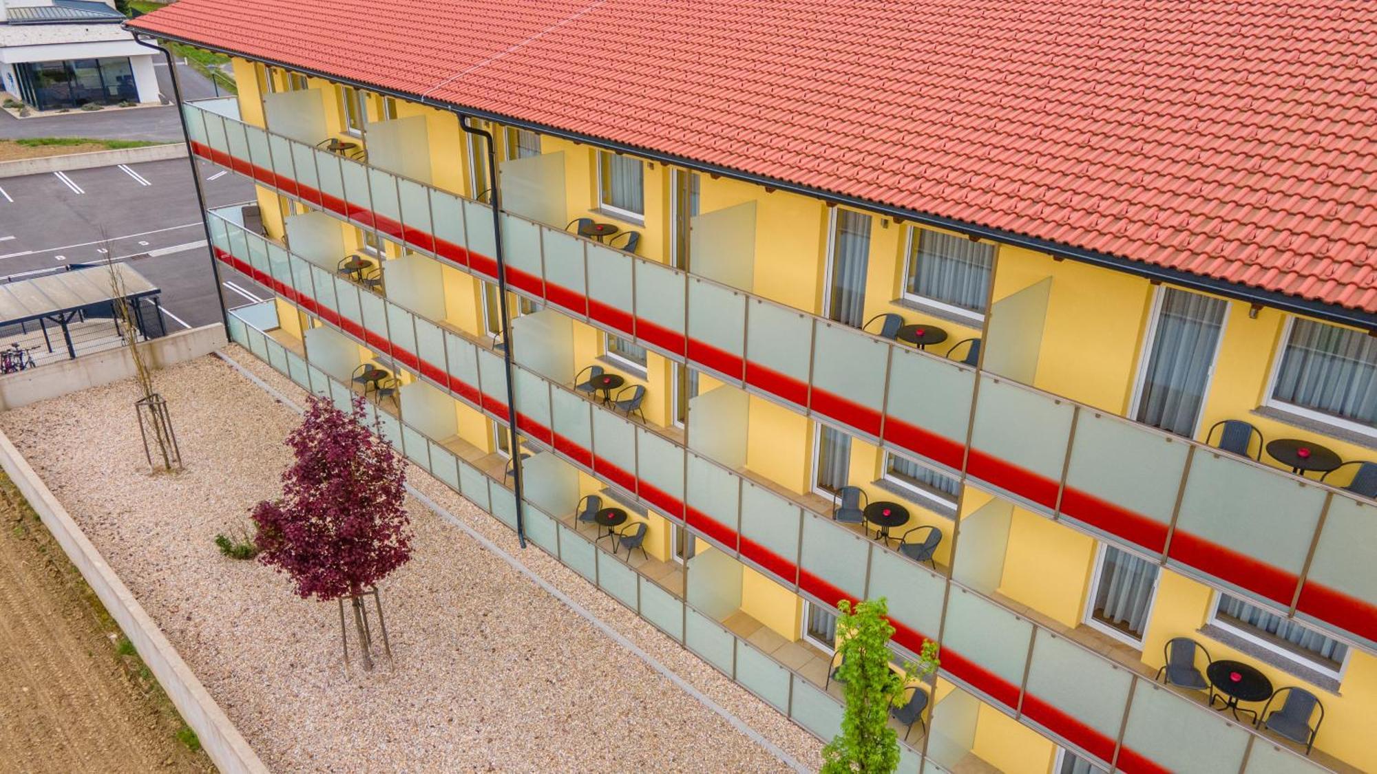 Vulkan Residenz Hotel I Self Check-In Schwarzautal Exterior photo