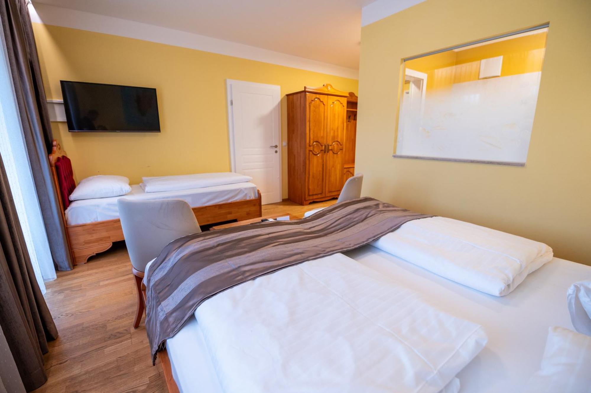 Vulkan Residenz Hotel I Self Check-In Schwarzautal Room photo